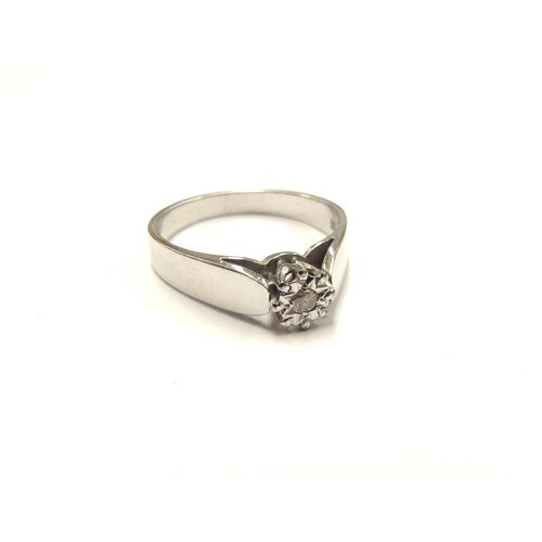 6102 - An 18ct white gold ring set with a 0.04ct diamond. Size P/Q, 4.6g