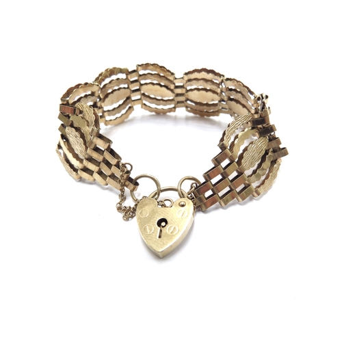 6149 - A 9ct gold gate bracelet with curved links, 18cm long, 12.3g