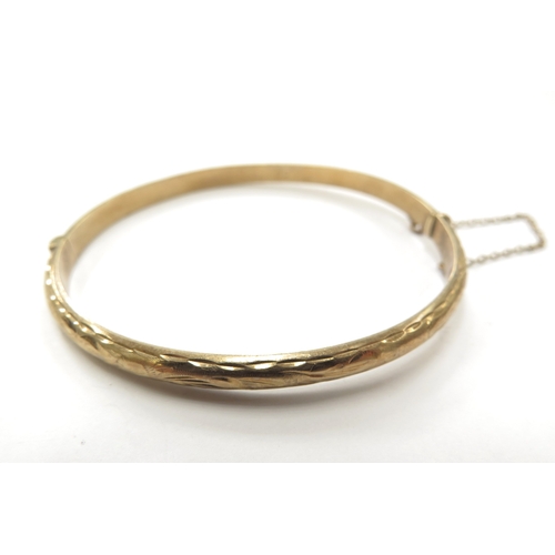 6084 - A 9ct gold hinged bangle, 5.7g