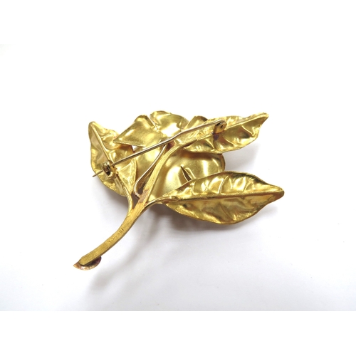 6177 - A gold brooch as a single rose bloom set with a single pearl to centre, stamped 18k, 19.4g