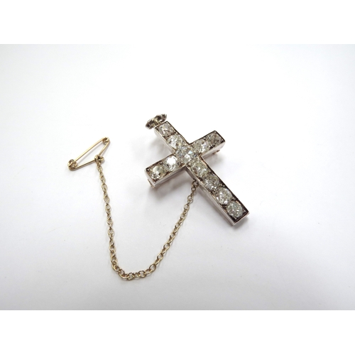 6142 - A diamond set cross pendant/brooch, 3.50ct total approx, 4.3cm x 2.5cm, 4.9g