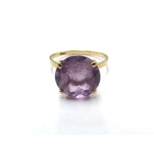 6227 - An amethyst solitaire ring, stamped 18k. Size O, 2.4g