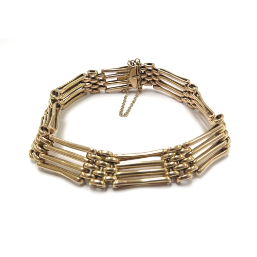 6057 - A gold gate bracelet, marked 15ct, 18cm long, 15.2g