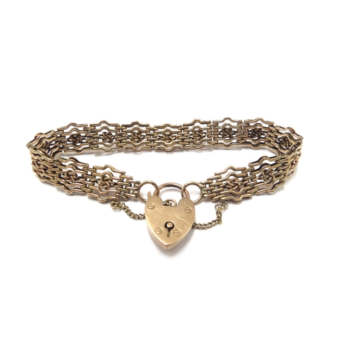 6095 - A 9ct gold gate bracelet with heart padlock, 18cm long, 15.8g