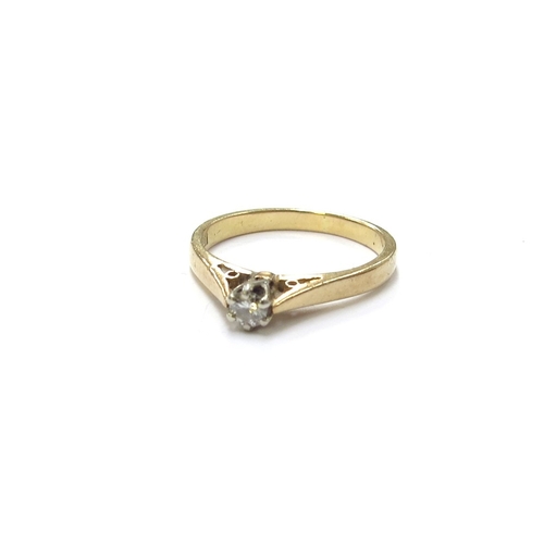 6237 - An 18ct gold diamond solitaire ring. Size J, 2.1g