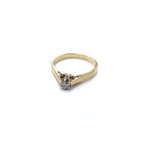 6237 - An 18ct gold diamond solitaire ring. Size J, 2.1g