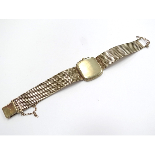 6350 - A 9ct gold Omega gent's wristwatch, hour baton markers. gold strap, with box, 59.5g total