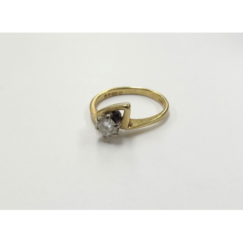 6368 - An 18ct gold solitaire diamond ring in abstract mount, 0.25ct approx. Size J, 2.9g