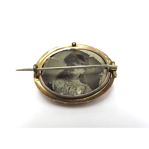 6366 - A 15ct gold oval brooch with photograph panel to back, Chester1888, 5.4g total