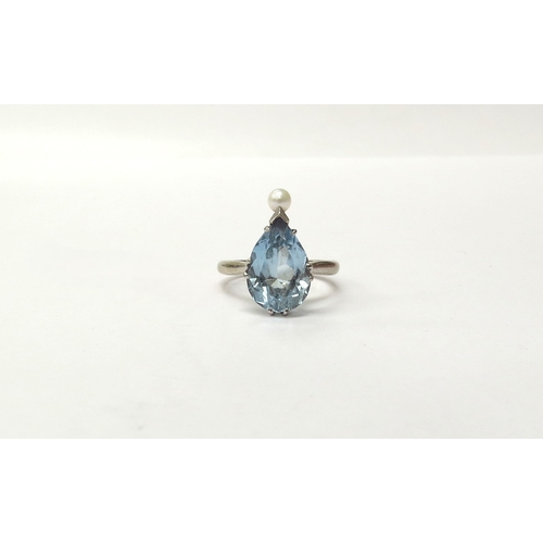 6005 - A white gold ring set with a pear cut aquamarine with single pearl to point, stamped 18ct. Size L, 4... 