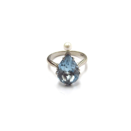 6005 - A white gold ring set with a pear cut aquamarine with single pearl to point, stamped 18ct. Size L, 4... 