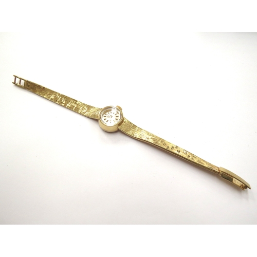 6360 - A lady's Seiko 18ct gold wristwatch with 18ct gold bracelet strap, 23g