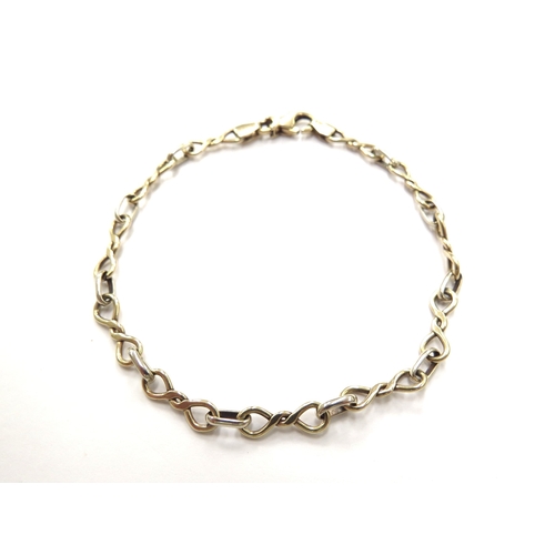 6197 - A 9ct white and yellow gold link bracelet, 17cm long, 4.4g