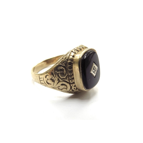 6246 - A gents 9ct gold signet ring scrolled decoration set with black onyx with diamond chip to centre. Si... 