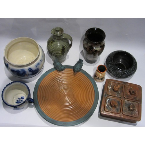 1008 - A box of miscellaneous ceramics to include a flow blue jardiniere, ironstone miniature chamber pot, ... 