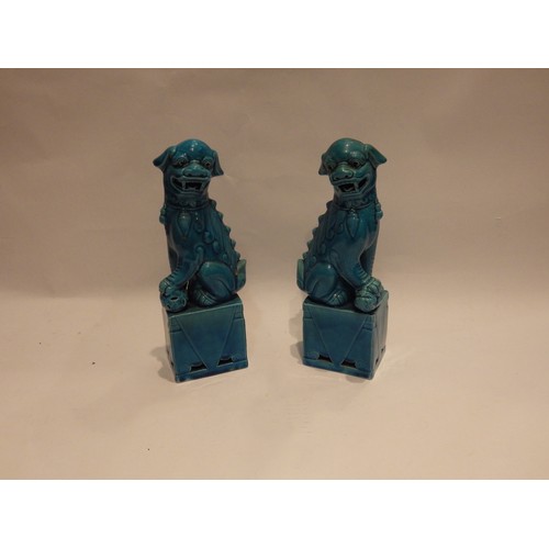 1047 - A group of five 20th Century Chinese ceramics, comprising a pair of turquoise glazed Dogs of Fo (25.... 