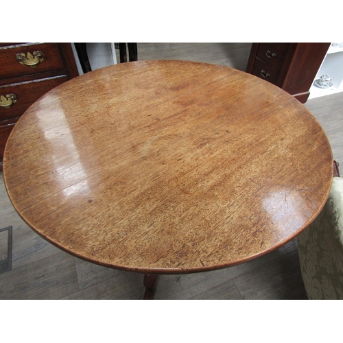 1252 - A George III mahogany tilt-top tripod table, on tripod form base, 71cm tall x 74cm diameter