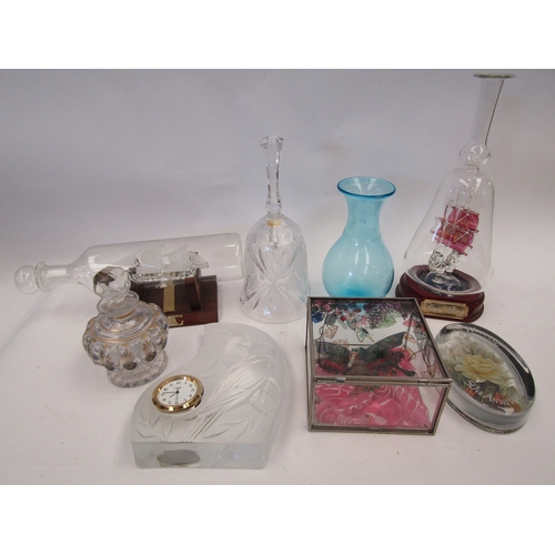 1457 - A box of miscellaneous glassware to include hand painted mirror box with diamante brooch, one 9ct go... 