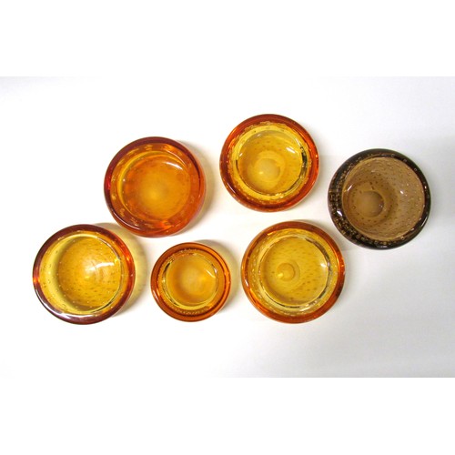 1544 - A collection of six Whitefriars Gold/Amber small dishes with controlled  bubbles.  Largest diameter ... 