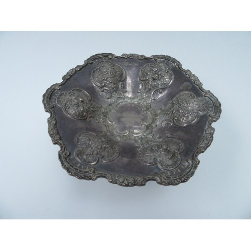 6418 - A Vale Brothers & Sermon silver pedestal bonbon dish, relief of flowers, Chester 1900, 8cm tall,  15... 