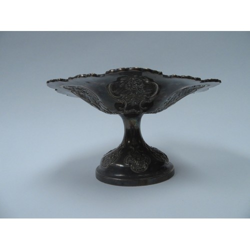 6418 - A Vale Brothers & Sermon silver pedestal bonbon dish, relief of flowers, Chester 1900, 8cm tall,  15... 