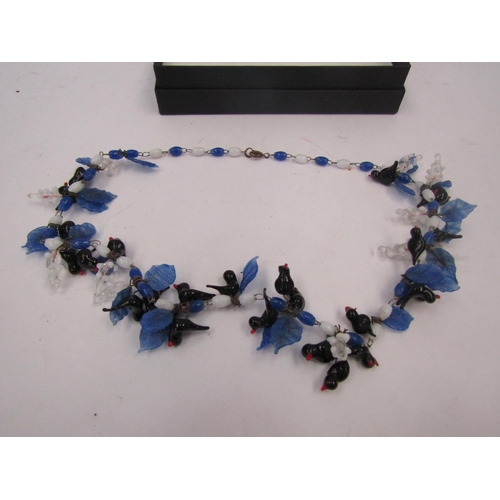 1481 - A mid-20th Century Murano glass necklace, bird and leaf design