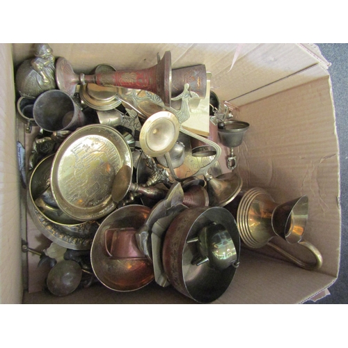 1559 - A box of mixed metal wares, mostly brass and copper including jugs, Eastern bowls and dishes etc.