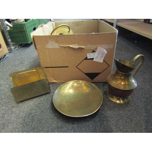 1559 - A box of mixed metal wares, mostly brass and copper including jugs, Eastern bowls and dishes etc.