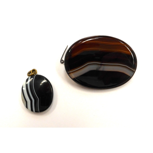 6425 - An oval banded agate brooch, 3.8cm x 5.2cm and a banded  agate pendant, 2.7cmx 2.3cm