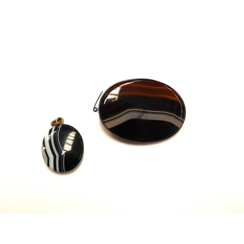 6425 - An oval banded agate brooch, 3.8cm x 5.2cm and a banded  agate pendant, 2.7cmx 2.3cm