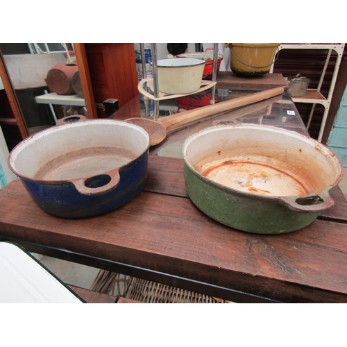 2051 - Two enamel cooking pots, blue and green