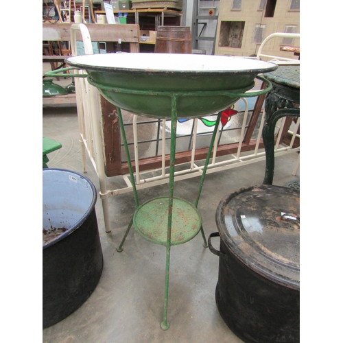 2027 - A Victorian green enamel washbowl on metal stand