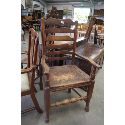 2139 - A George III mahogany ladder back commode chair