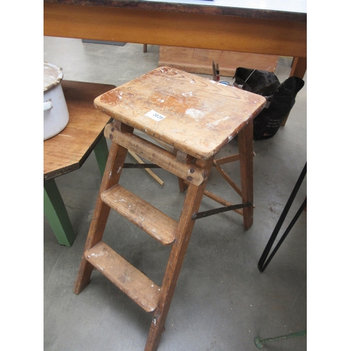 2028 - A small rustic pine step ladder