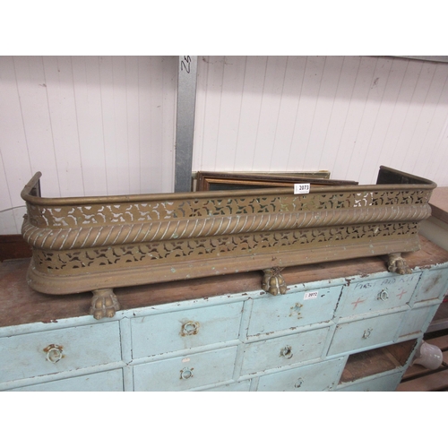 2073 - A Victorian brass fire fender 102cm wide