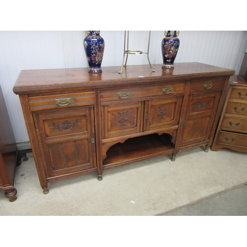 2115 - A Georgian oak sideboard dresser base with intricate carving