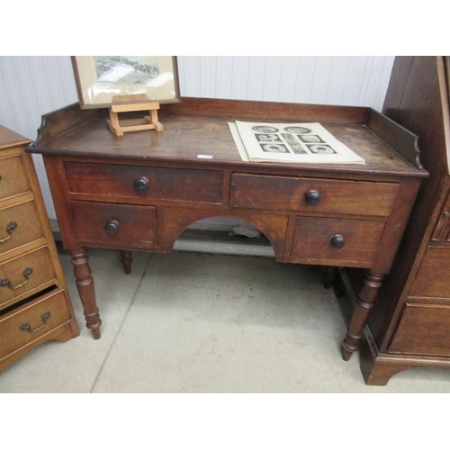 2120 - A Victorian oak dressing table