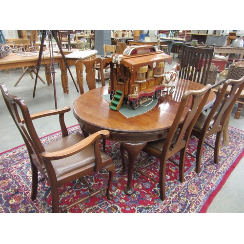 2194 - An Edwardian extending table on cabriole legs and five leather seated chairs (4+1)