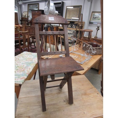 2210 - An Edwardian oak childs folding chair