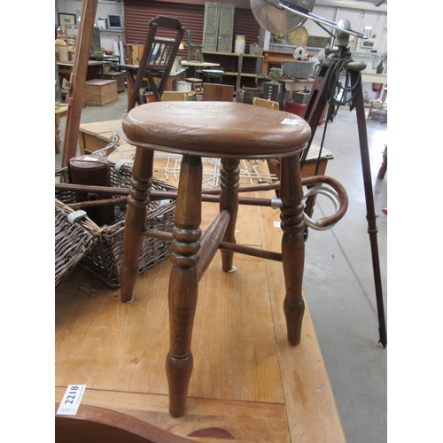 2216 - An elm milking stool