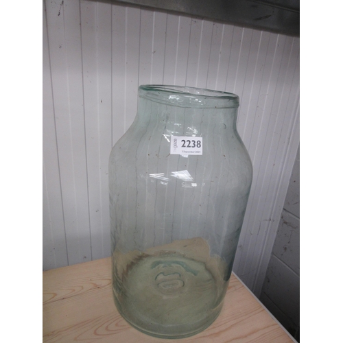 2238 - A glass jar