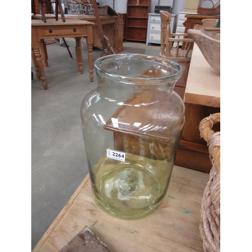 2264 - A clear glass jar