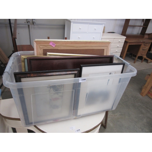 2280 - A large quantity of picture frames