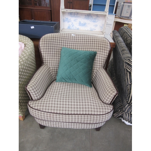 2290 - A modern checkered arm chair