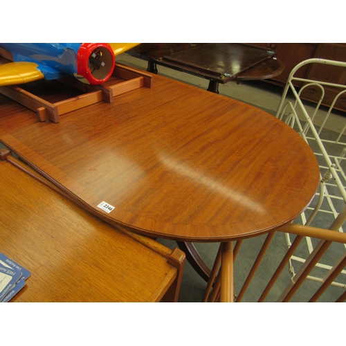 2346 - A Regency style mahogany extending table on ball and claw feet