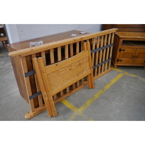 2269 - A pine single bed frame