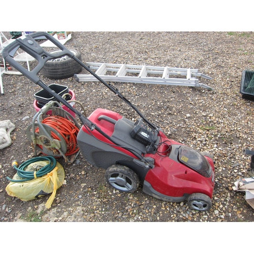 3548 - A Mountfield cordless mower with collector, battery and charger