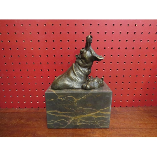 4056 - A bronze of two hippos on marble base, 19cm tall