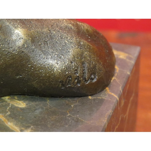 4056 - A bronze of two hippos on marble base, 19cm tall