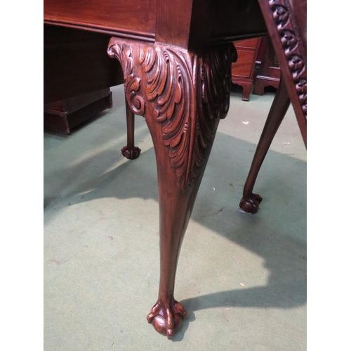 4072 - A Georgian mahogany drop-flap occasional/lamp table with carved edge top over acanthus leaf carved c... 